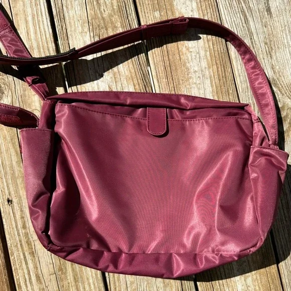 Unavailable - DayMakers Santa Barbara Anti-theft Crossbody Travel Bag - Picture 6 of 6